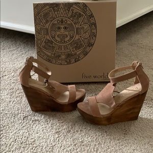 Five Worlds by cordani wedges